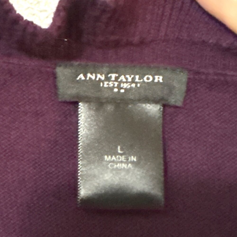 Vtg Ann Taylor Plum Lettuce V-neck light weight Sweater Large - Picture 3 of 7